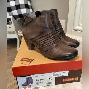 Pikolinos bootie NIB